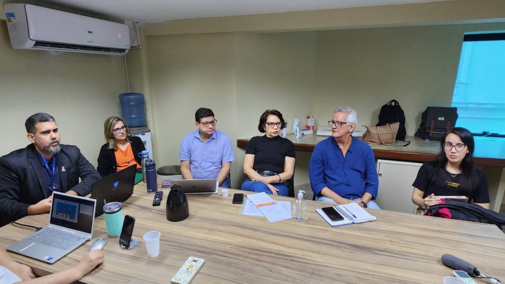 Para a diretora do Departamento de Desenvolvimento Municipal da Segep, Davina Lima, ao centro, o uso da plataforma de licenciamento para a instalação das ETRs representa um avanço da Prefeitura de Belém por ser um processo totalmente online que vai possibilitar o 5G em Belém.